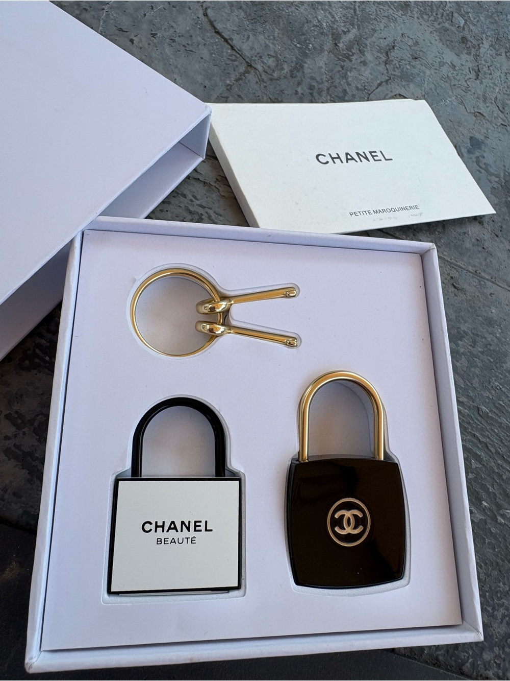 FaSHION Black and Gold Padlock Duo Keyring/bag charm set - Picture 2 of 4